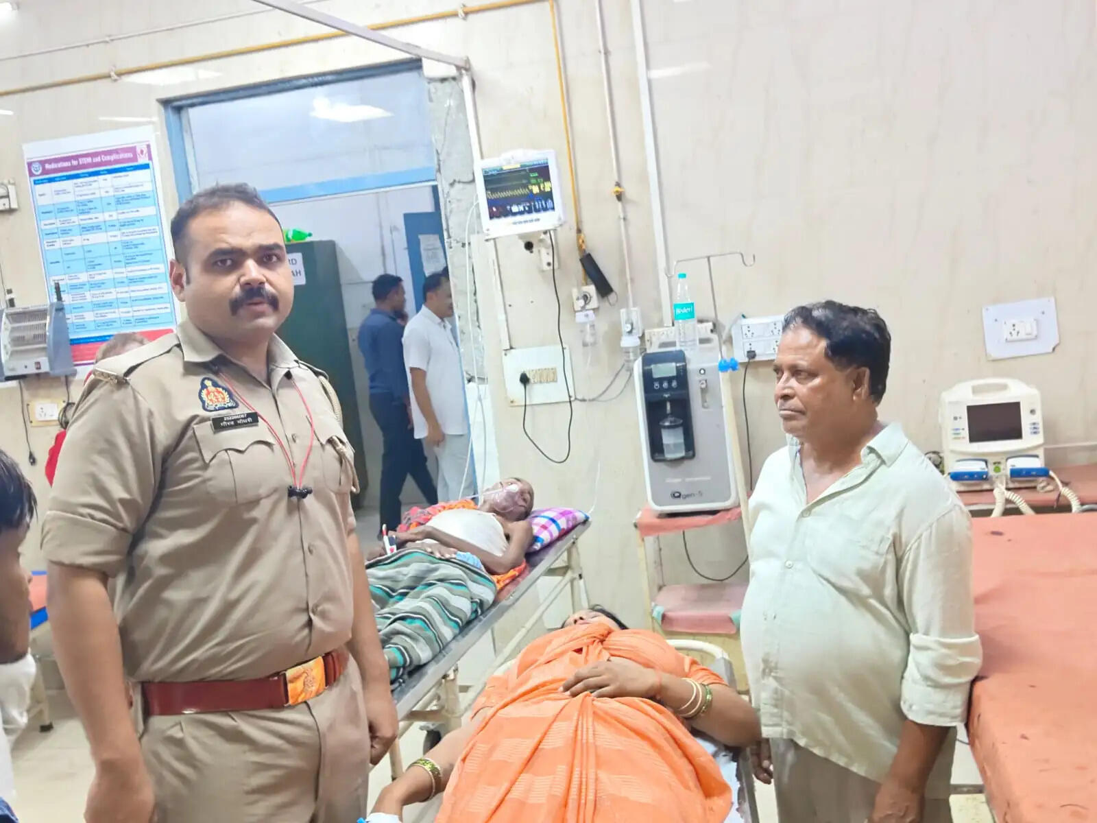 फर्रुखाबाद: तीन बच्चों के साथ महिला उफनाई गंगा नदी में कूदी, पुलिस ने गोताखोरों की सहायता से बचाया