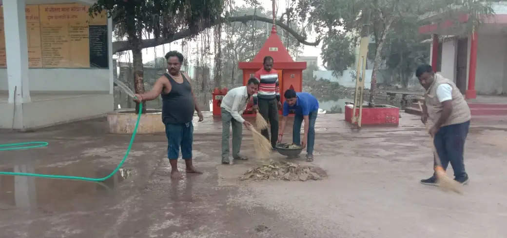 धमतरी : मंदिरों की हो रही सफाई, रामभक्तों में दिख रहा उत्साह