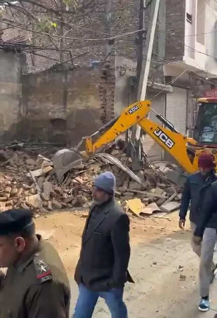 सिरसा: हाईकोर्ट के आदेश पर प्रशासन ने हटवाया कब्जा