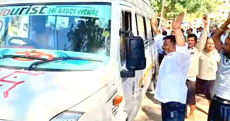 हरिद्वार से चारधाम यात्रा के लिए पहले जत्थे में 250 श्रद्धालु रवाना