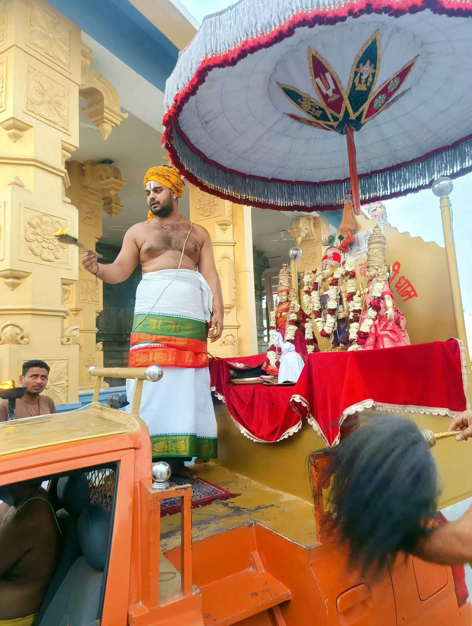 हिसार : तिरुपति धाम में भगवान वेंकटेश का किया अभिषेक, निकाली शोभा यात्रा