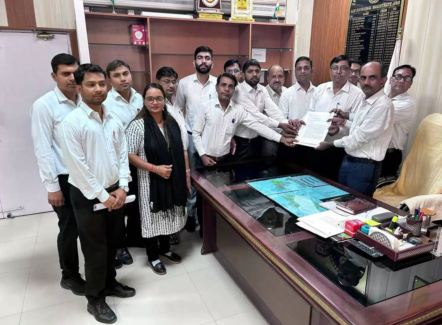 जींद : अधिवक्ता परिषद ने एसडीएम को सौंपा ज्ञापन