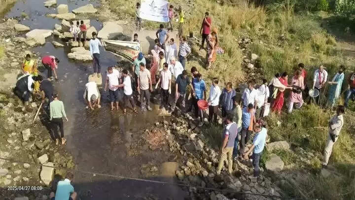 जल गंगा संवर्धन अभियानः तालाबों और बावड़ियों के संरक्षण का कार्य उत्साह के साथ जारी