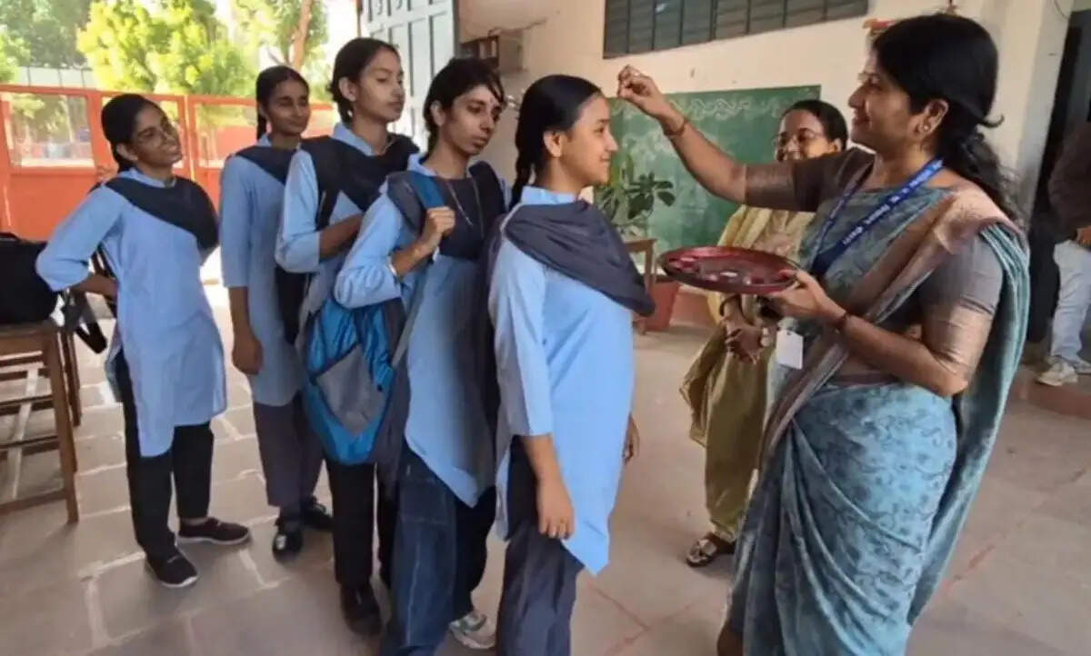 ग्रीष्मावकाश के बाद खुले स्कूल, रौनक लौटी