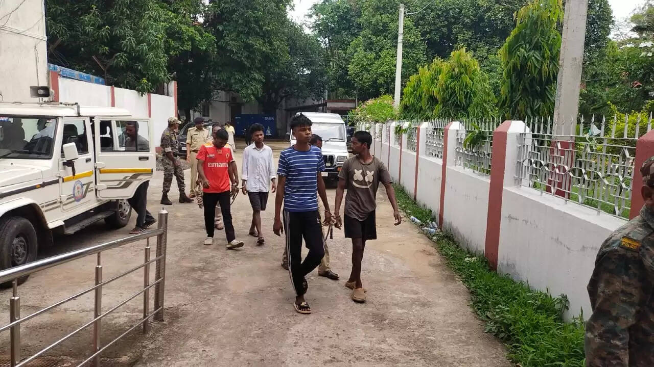 सामूहिक दुष्कर्म में चार आराेपित गए जेल