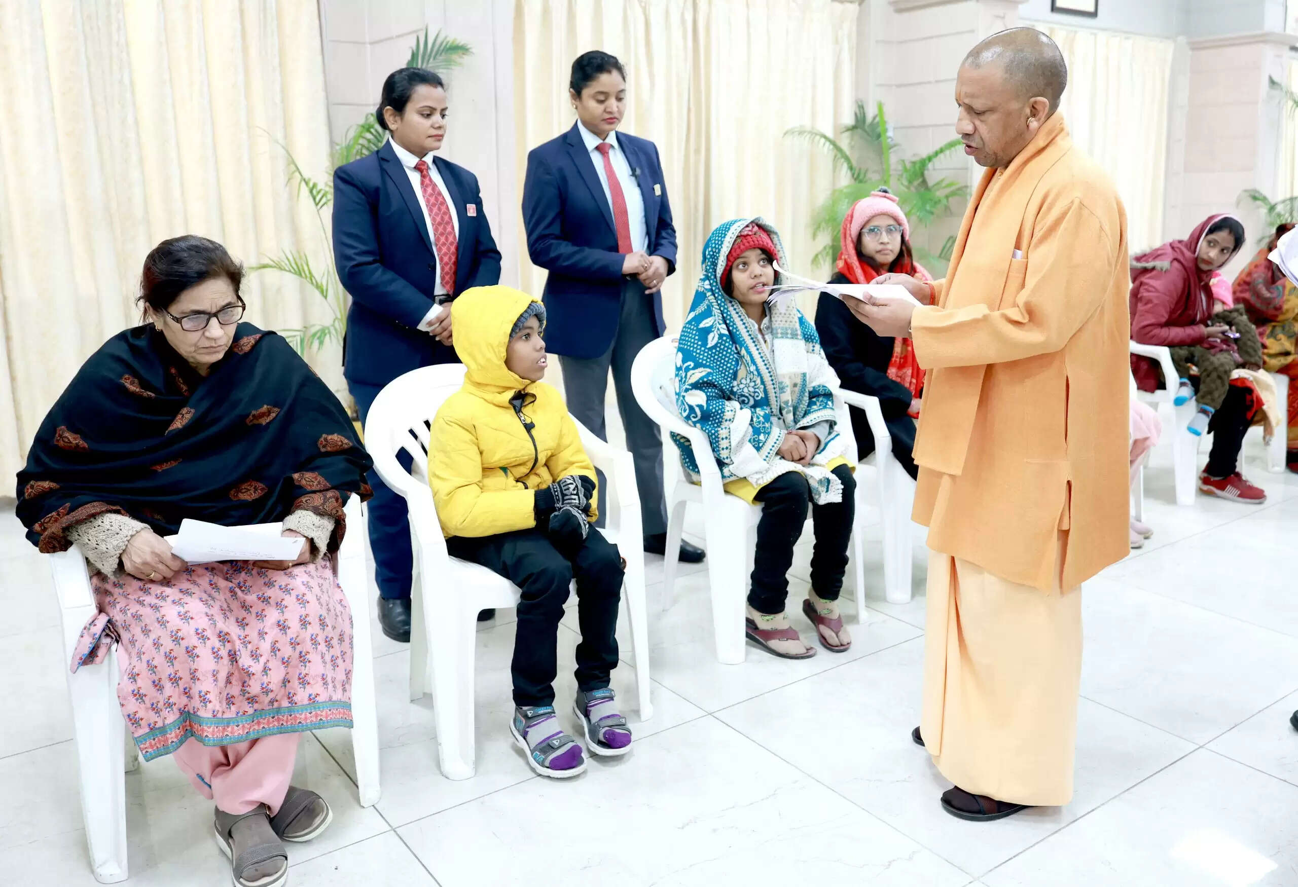 मुख्यमंत्री योगी का प्रशासन काे निर्देश,सर्दी में फरियादियों के लिए रैनबसेरे में रुकने की कराएं व्यवस्था