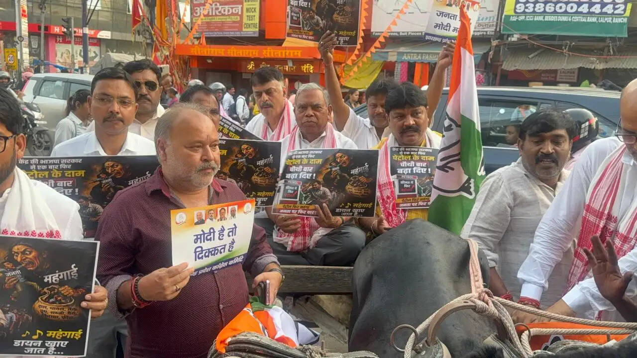 केंद्र सरकार ने पेट्रोल और डीजल को बनाया कमाई का जरिया : कमलेश