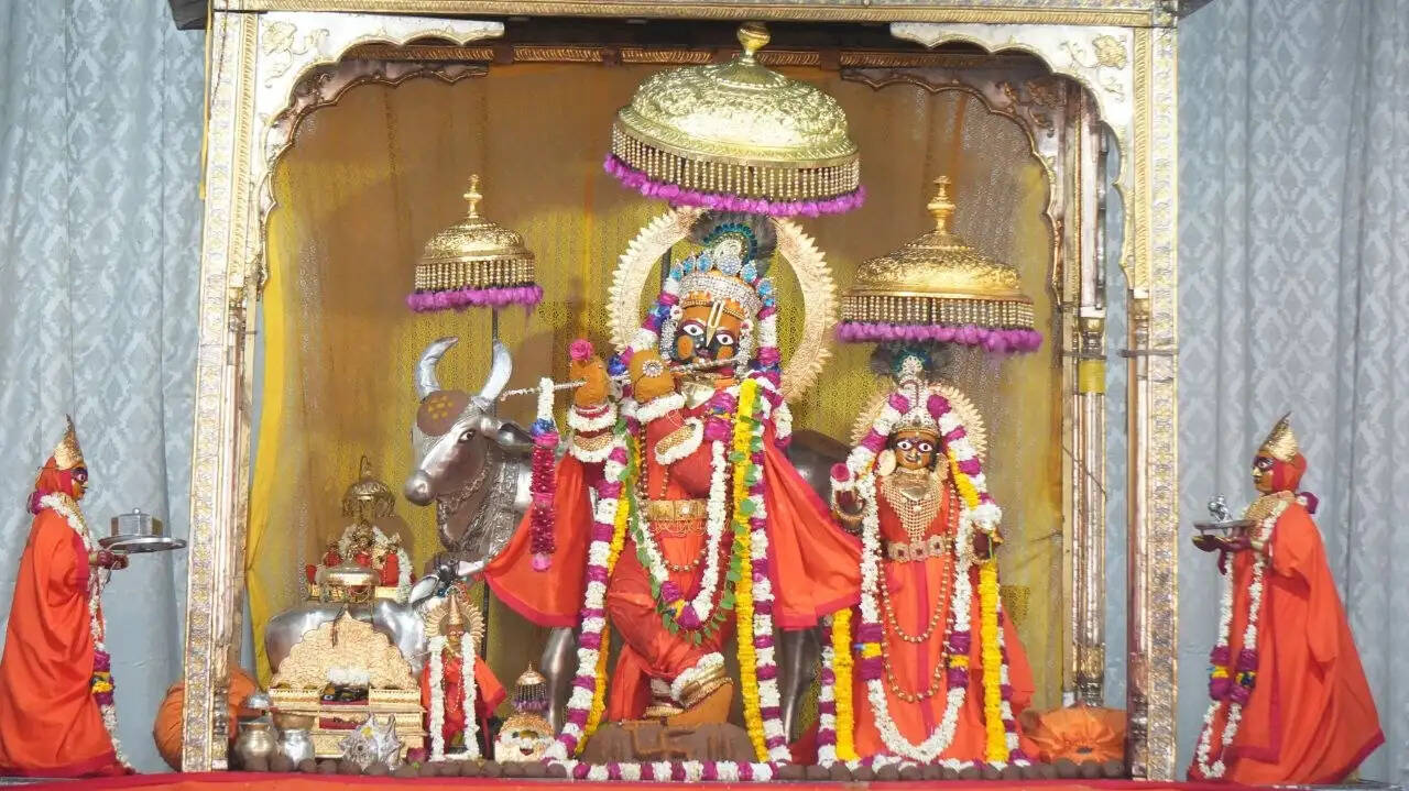 अक्षय तृतीया पर्व से वैष्णव मंदिरों में ठाकुर जी की दिनचर्या में परिवर्तन