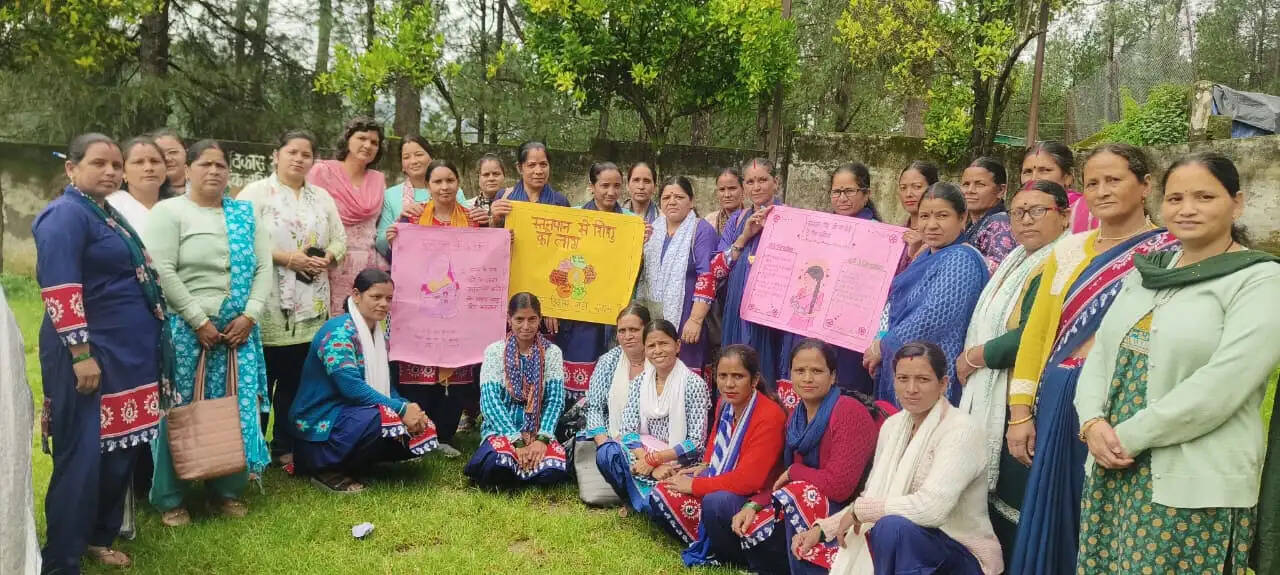 थलीसैंण में माताओं को स्तनपान और शिशु स्वास्थ्य के प्रति किया जागरुक