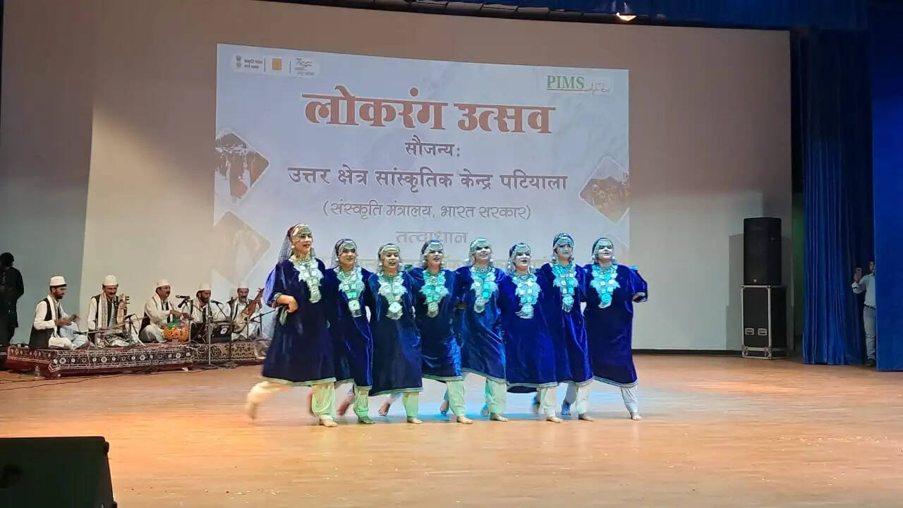 पौड़ी में विभिन्न प्रांतों के कलाकारों ने लोकरंग उत्सव में दी शानदार प्रस्तुतियां