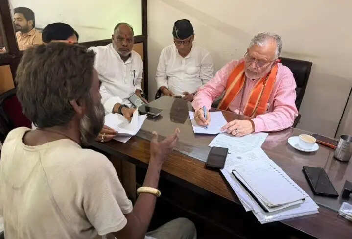वित्त मंत्री सुरेश खन्ना के सामने रखी गई तेलियानाला बजरडीहा की सीवर समस्या
