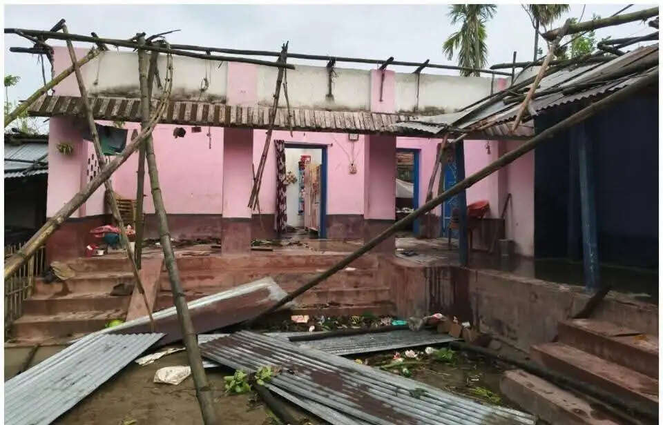 आंधी तूफान और बेमौसम बारिश ने मचाई भारी तबाही