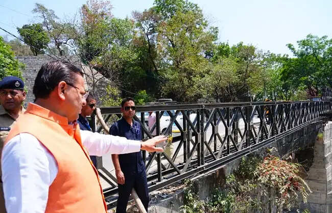 निर्माणाधीन पुल का मुख्यमंत्री ने किया निरीक्षण, काम में तेजी लाने के निर्देश