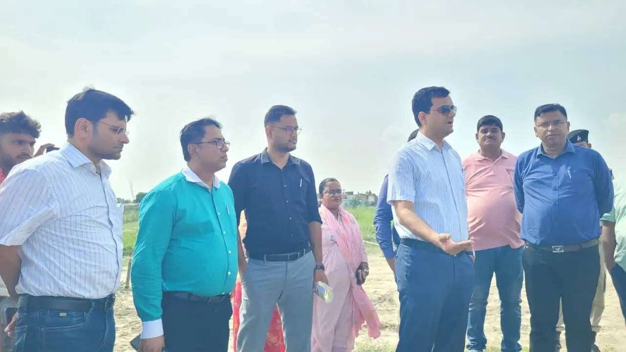 कोसी नदी के कटाव का डीएम ने लिया जायजा, बाढ़ नियंत्रण प्रमंडल को तत्काल रोकथाम का सख्त निर्देश