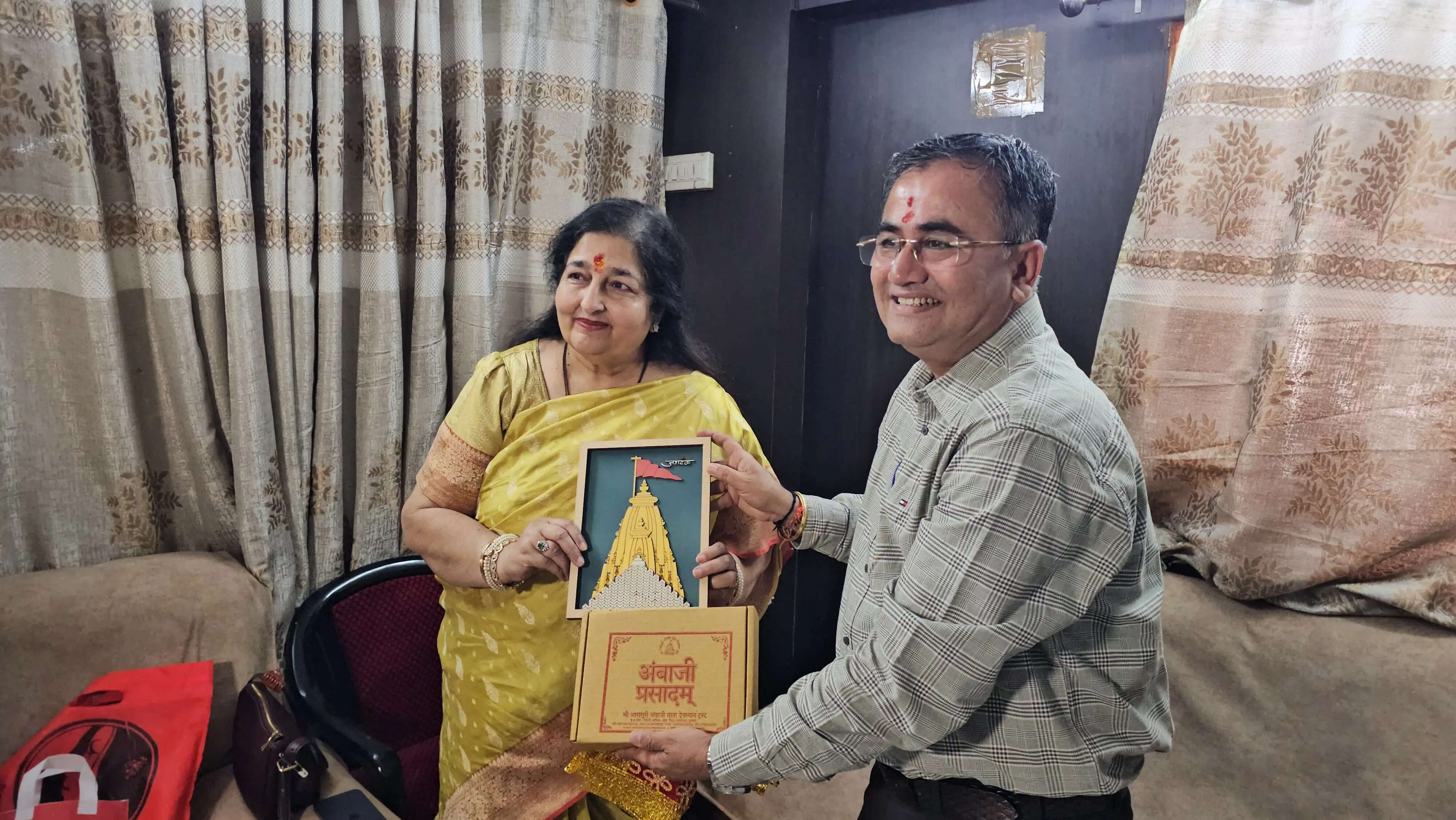 मशहूर गायिका अनुराधा पौडवाल मां अंबे की शरण में अंबाजी पहुंचीं