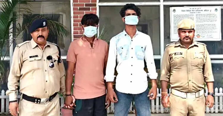 पर्स स्नैचिंग में दो युवक गिरफ्तार, वारदात में इस्तेमाल बुलेट जब्त