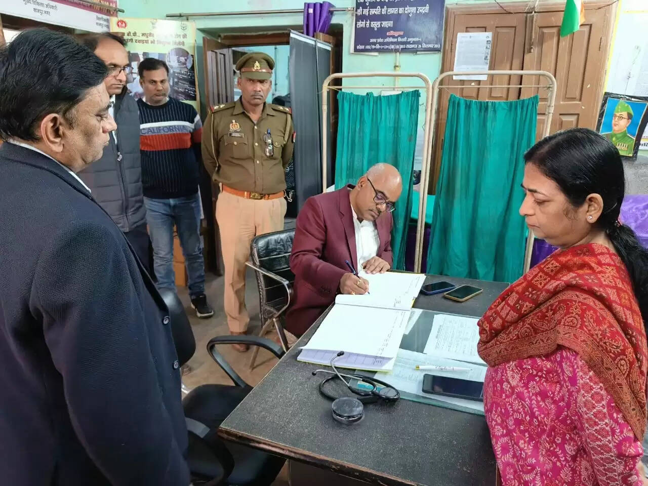 जिलाधिकारी ने अर्बन पीएचसी में फर्जी मरीजों के पकड़े अभिलेख, डॉक्टर के खिलाफ शासन को लिखा पत्र