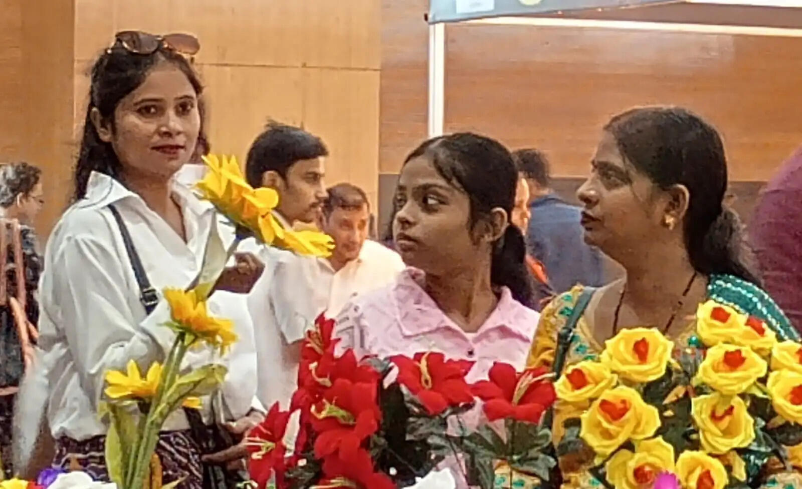 सरस मेला: सात दिनों में व्यवसाय ढाई करोड़ के पार, सारण की रीता देवी ने बेचे एक लाख से अधिक के कुर्ते और सलवार सूट