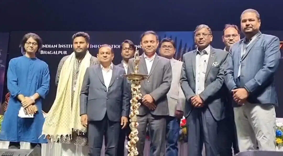 जिलाधिकारी ने किया एनुअल टेक्नो कल्चरल फेस्ट का शुभारंभ