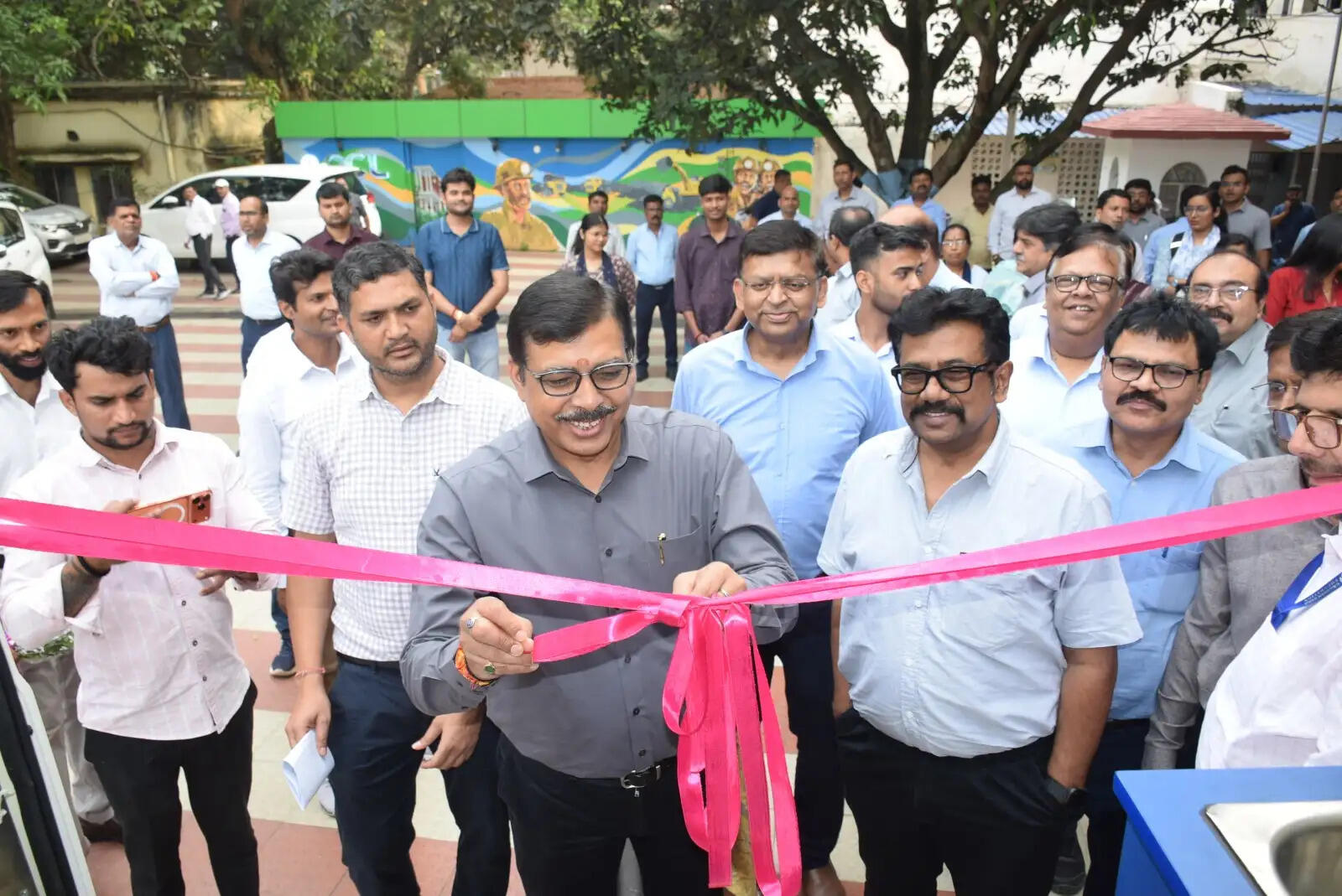 सीसीएल ने उपचार आपके द्वार के तहत चौथे मोबाइल मेडिकल यूनिट को किया रवाना