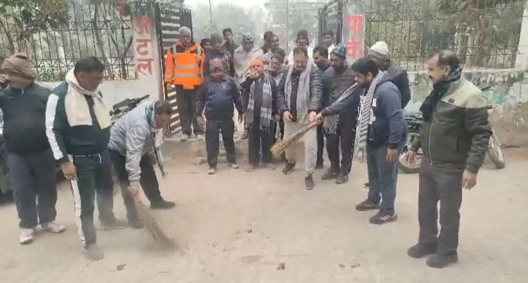 देवरिया में चलाया गया स्वच्छता अभियान, महामानव थे अटल बिहारी वाजपेई : भूपेंद्र सिंह