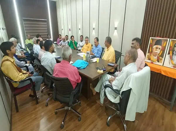 अंग्रेजों ने भारतीय शिक्षा को नष्ट किया: प्रो. अनुज मिश्र