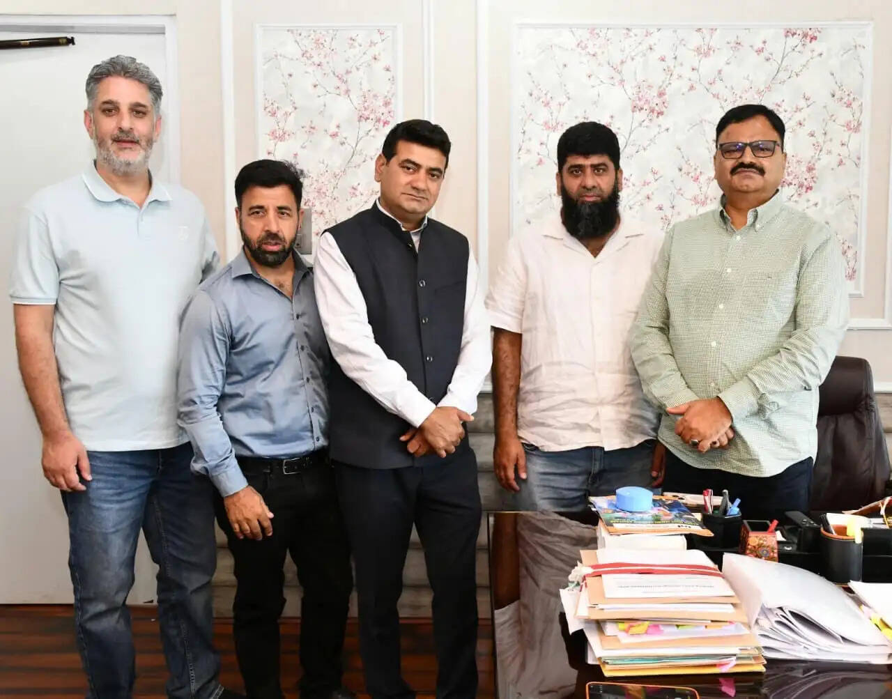 मंत्री जावेद राणा से मिले कई प्रतिनिधिमंडल, जन व विकास से जुड़े मुद्दे उठाए