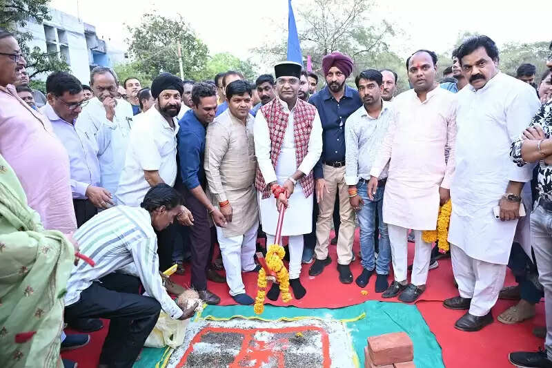 भोपालः मंत्री सारंग ने बिजली नगर कॉलोनी में पार्क सहित विकास कार्यों का किया भूमि-पूजन