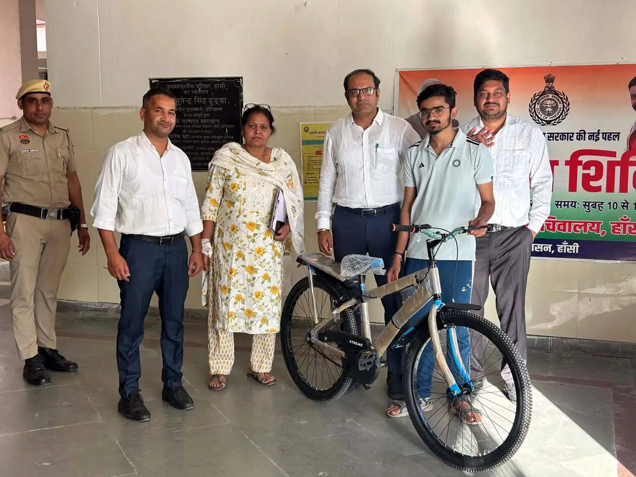 हांसी : पैदल चलकर पढ़ाई और काम करने को मजबूर था चिराग, एसडीएम ने थामी मदद की डोर
