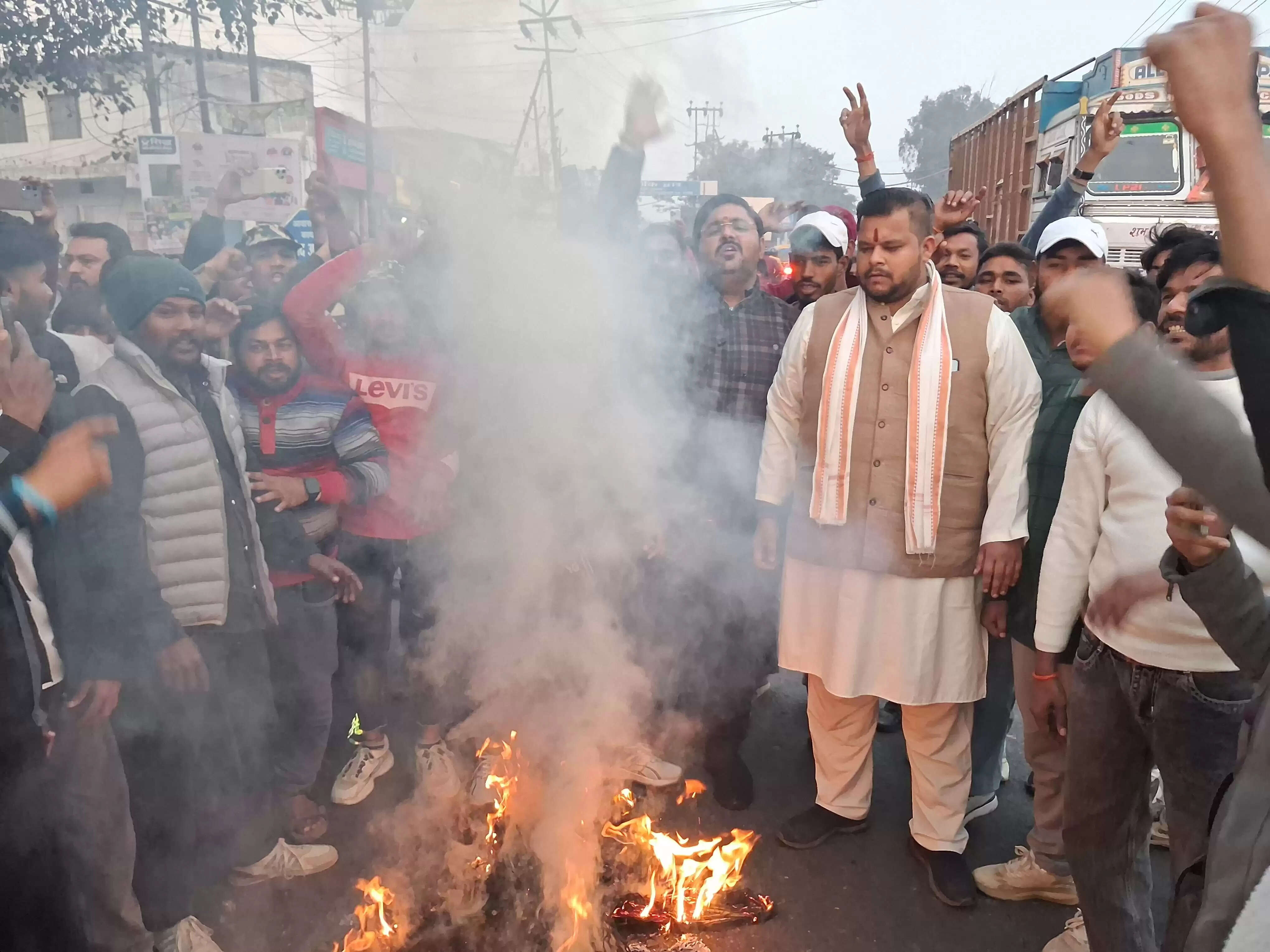 मुरादाबाद : राष्ट्रीय बजरंग दल ने फूंका बांग्लादेश का पुतला
