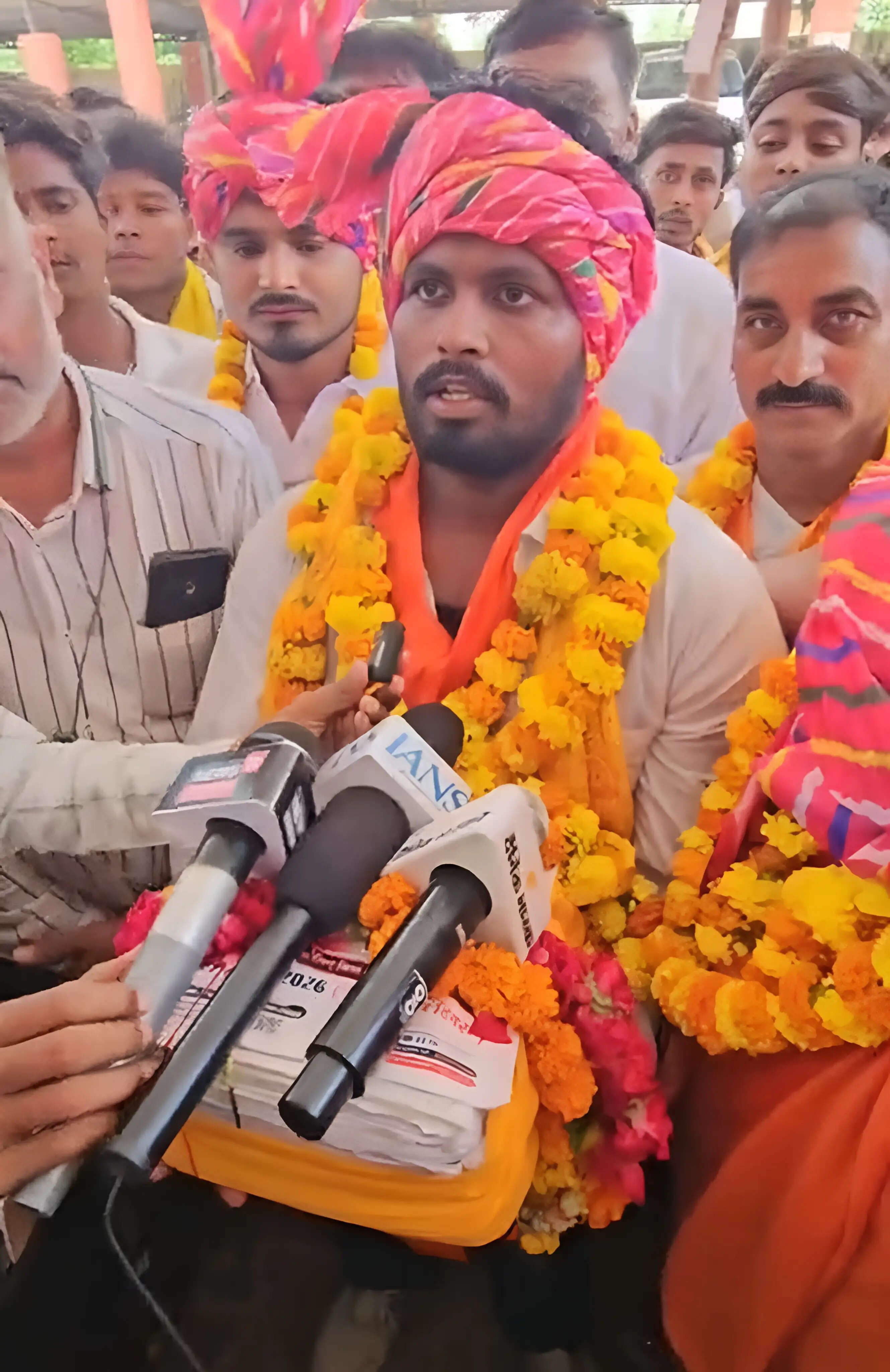 गाय को राष्ट्रीय माता घोषित करने की मांग, भरतपुर में निकली विशाल रैली