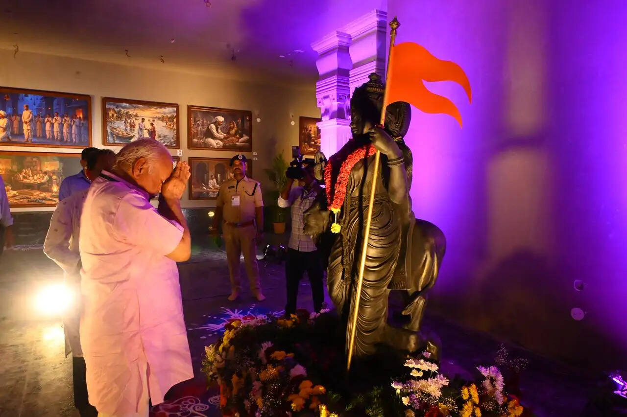 संघ प्रमुख ने संघ संस्थापक के गांव में 'स्फूर्ति मंदिर' का किया लोकार्पण