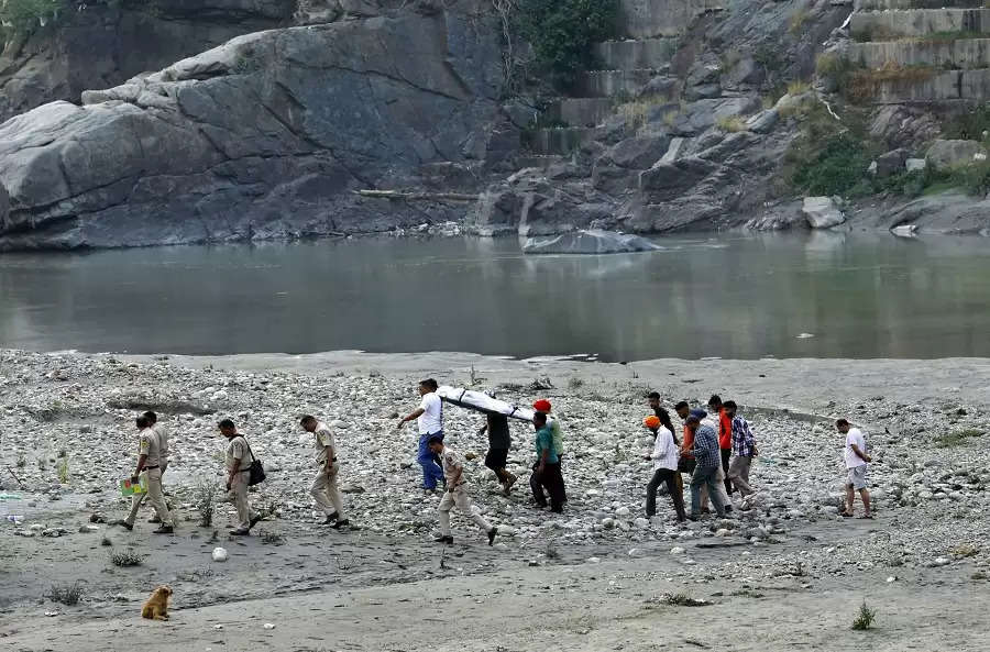 तीन किलोमीटर नीचे पंचवक्त्र मंदिर के पास मिला जसदीप का शव