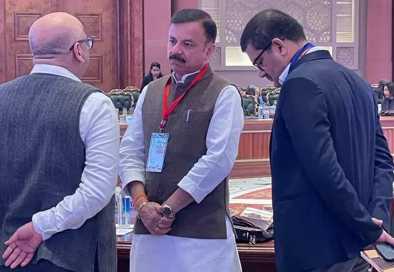 मप्र के परिवहन मंत्री ने राजमार्गों से संबंधित विषयों पर गडकरी से की विस्तार से चर्चा