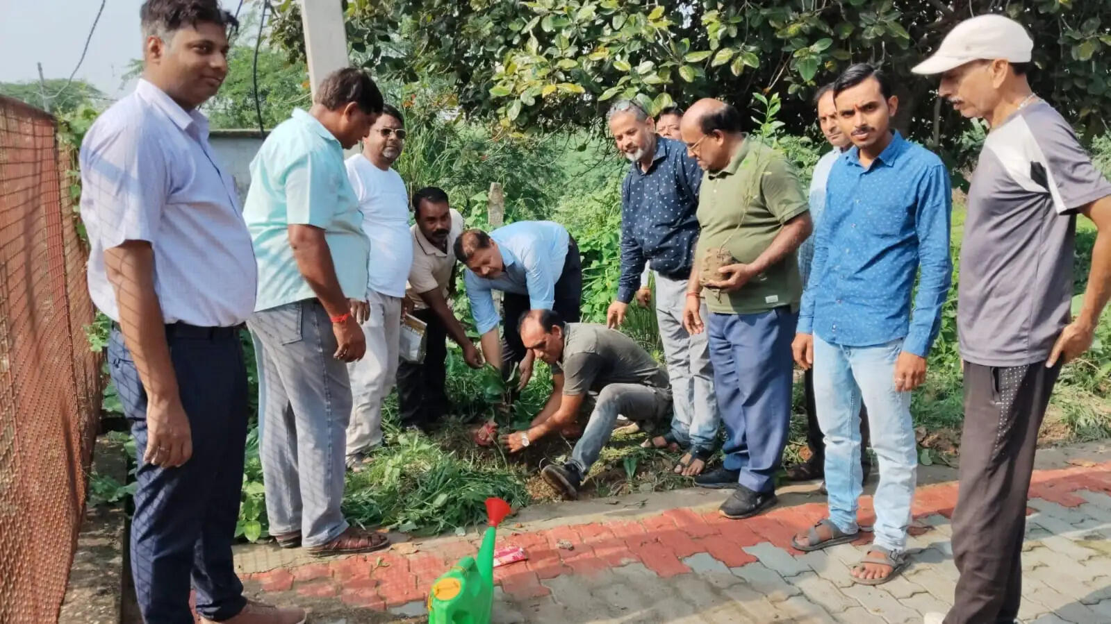 औरैया : देवकली मंदिर परिसर में हुआ पौधारोपण, पीएसी जवानों को सौंपी पौधों की जिम्मेदारी