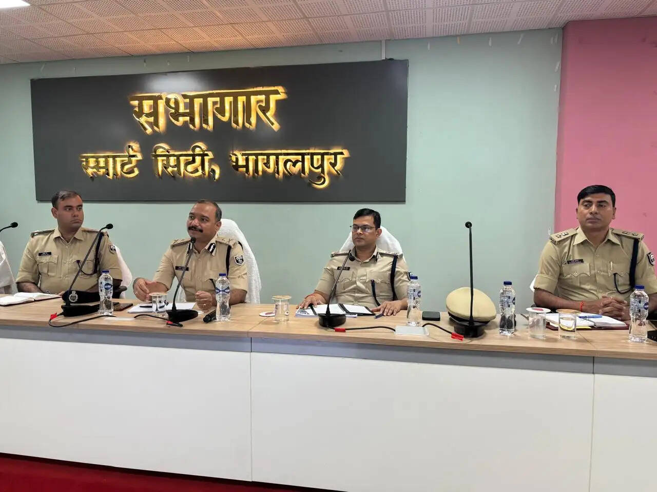 रेल आईजी ने की बैठक, 'पुलिस दीदी' पहल से अभेद्य होगी बेटियों की सुरक्षा