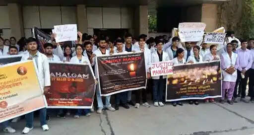 फरीदाबाद: पहलगाम हमले का विरोध, कॉलेज ने निकाला मार्च