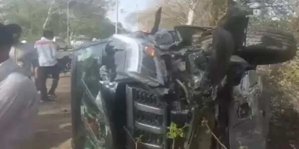 मप्र के टीकमगढ़ जिले में कार की टक्कर से चार लोगों की मौत