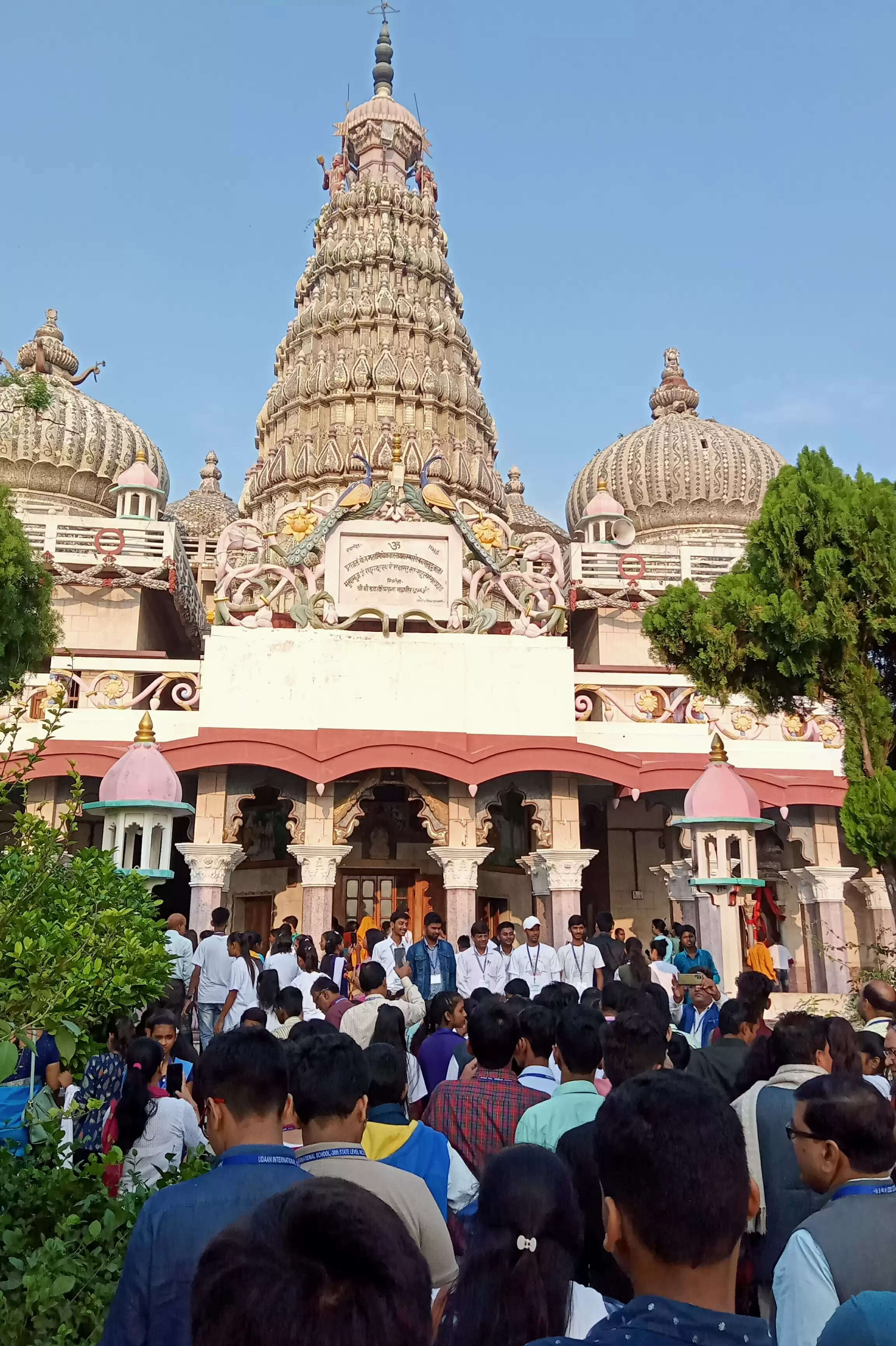 पूरे बिहार के बाल वैज्ञानिक पहुंचे नौलखा मंदिर, कलाकृति को बताया अद्भुत