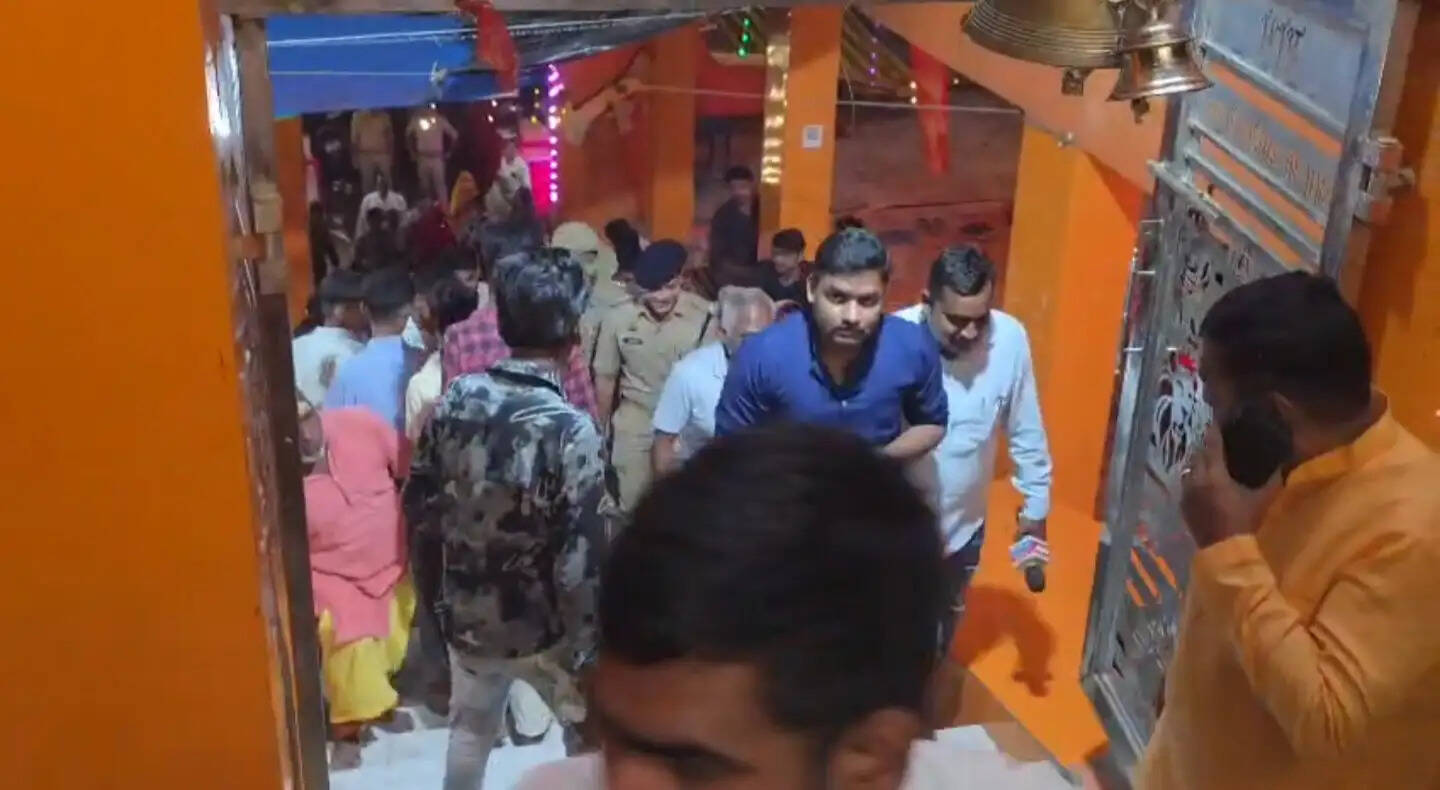 अमेठी में 1480 दुर्गा पूजा पंडालों की सुरक्षा में तैनात पुलिस, ड्रोन से निगरानी : पुलिस अधीक्षक