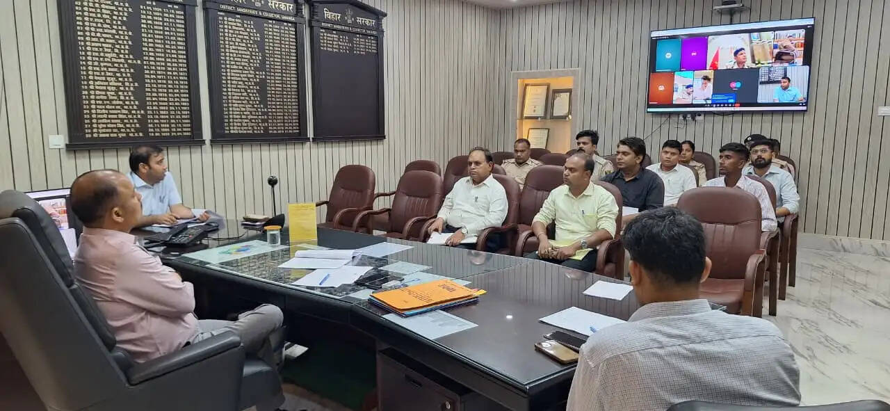 राष्ट्रीय राजमार्ग के किनारे अवैध निर्माण एवं अवैध वाहन पार्किंग के विरुद्ध होगी सख्त कार्रवाई : जिलाधिकारी
