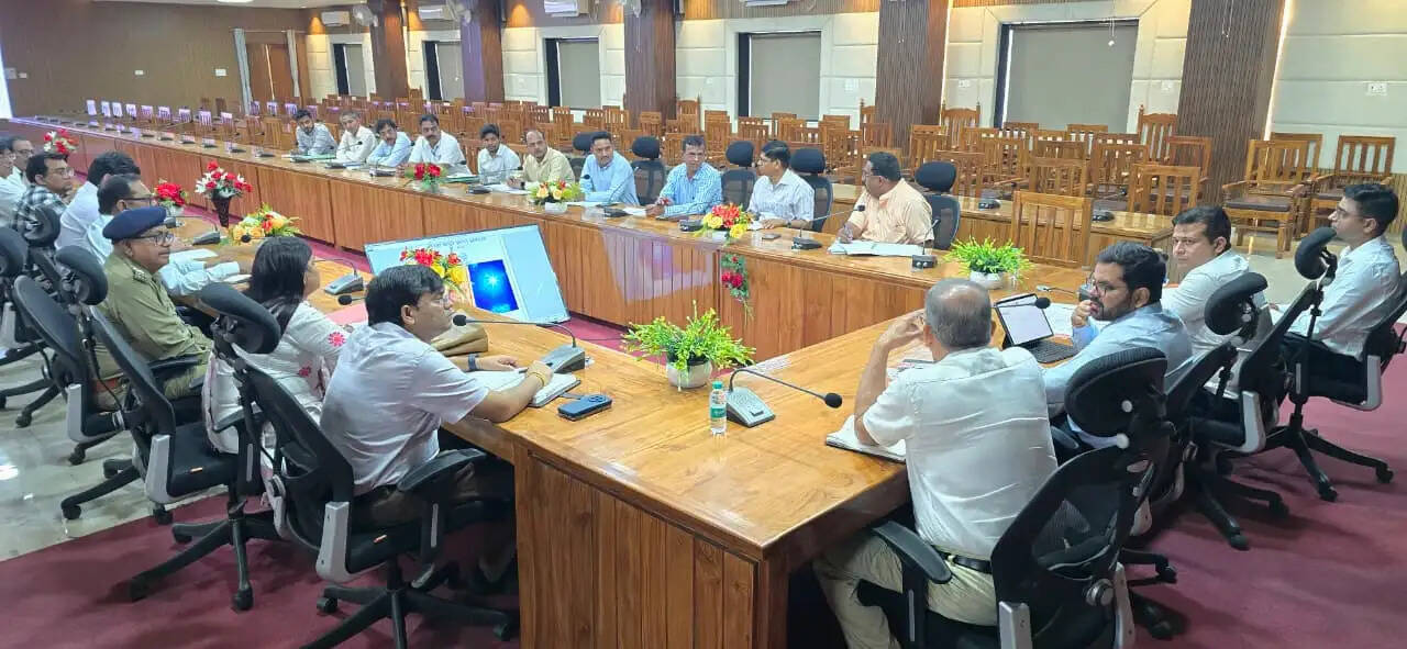 गर्मी का कहर : अब स्कूलों का समय सुबह 7.15 से 11.15, अस्पतालों में बढ़ेंगी सुविधाएं