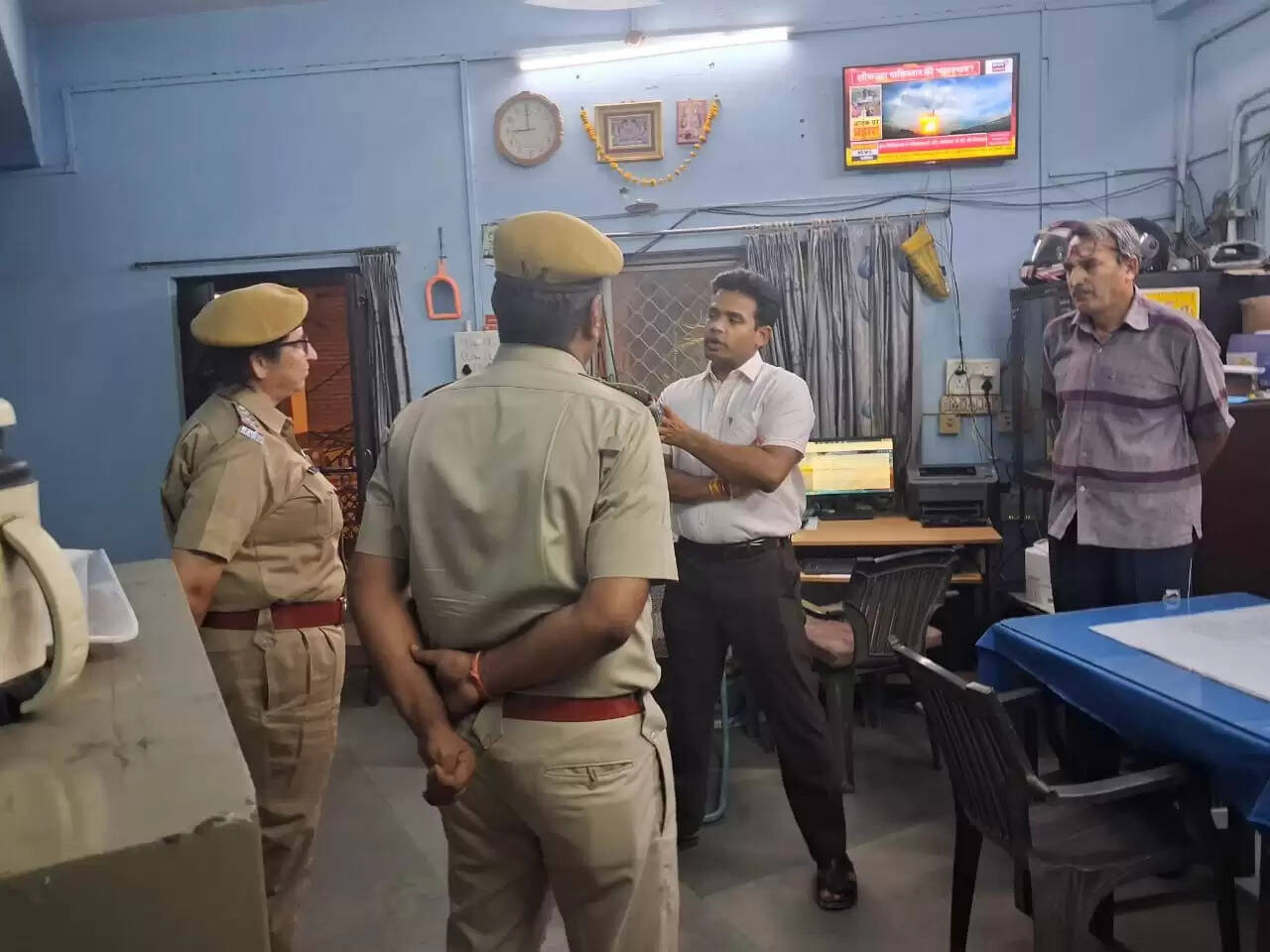 कलेक्टर ने पुलिस कंट्रोल रूम का किया निरीक्षण, पहलगाम आतंकी हमले के बाद सुरक्षा व्यवस्था मजबूत करने के निर्देश