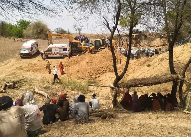 (अपडेट) मप्र के पन्ना में खुदाई के दौरान कुआं धंसने से मलबे में दबे पांच मजदूरों की मौत