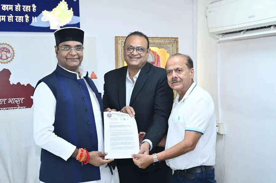 मप्र में एशियन रोइंग चैंपियनशिप की मेजबानी को लेकर मंत्री सारंग से मिला प्रतिनिधिमंडल, सौंपा प्रस्ताव