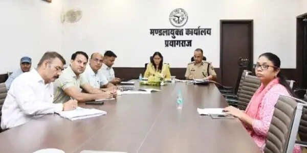 मंडलायुक्त ने भूमि विवाद एवं भू-माफिया के खिलाफ चल रहे विशेष अभियान की मंडलीय समीक्षा कर दिये निर्देश