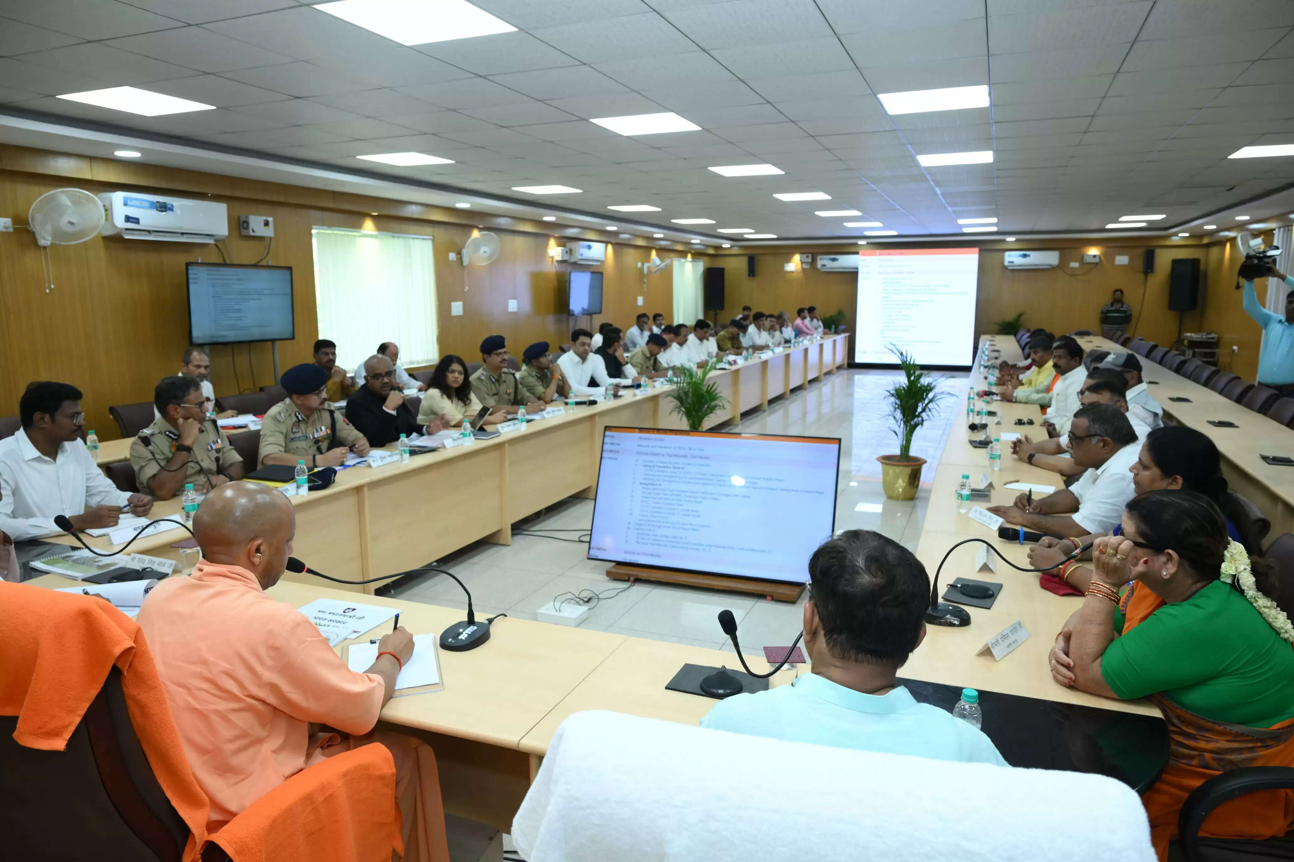 पीएम के दौरे से पहले सीएम ने सुरक्षा व्यवस्था का जायजा लेते हुए दिए दिशा निर्देश