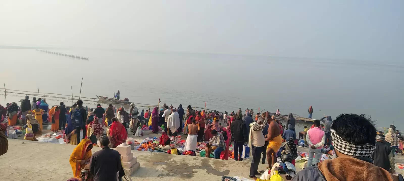 सारण के सरयू तटों पर लाखों श्रद्धालुओं ने लगाई आस्था की डुबकी