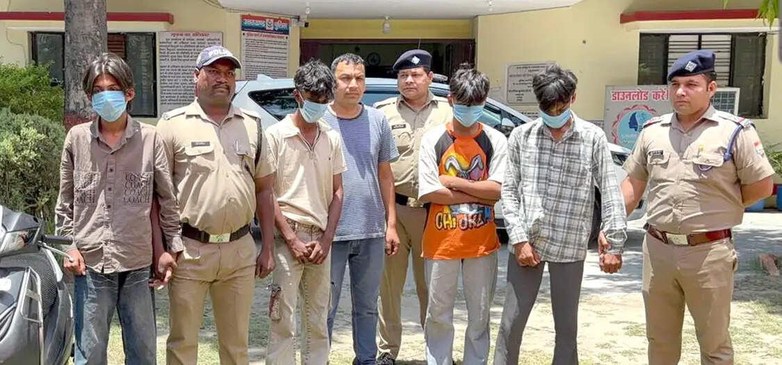 तमंचे के दम पर हुई लूट का खुलासा, चार युवक गिरफ्तार