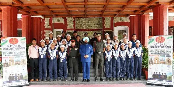 सीमावर्ती कुमाऊं के विद्यार्थियों ने राज्यपाल से की मुलाकात, यात्रा अनुभव किए साझा